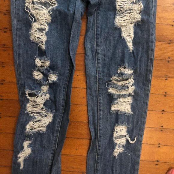 CAMAR Low Waisted Ripped Jeans - Picture 3 of 5